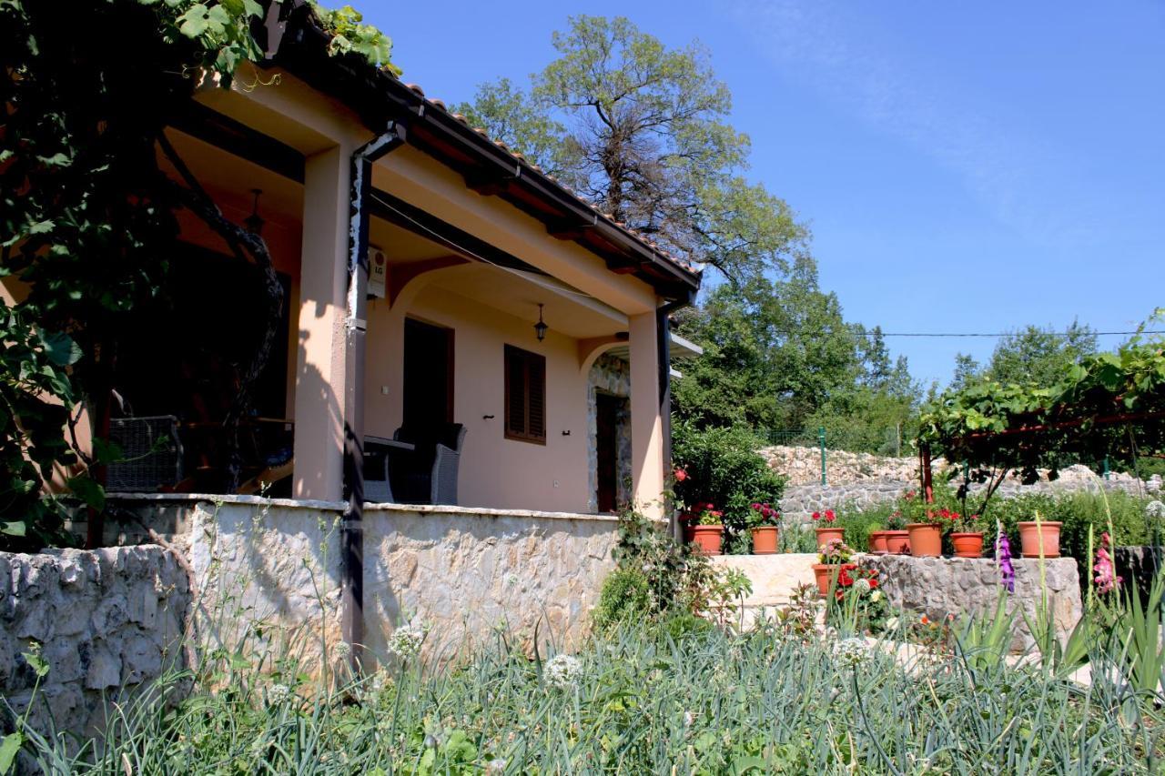 Holiday Home Gazevic Virpazar Eksteriør billede