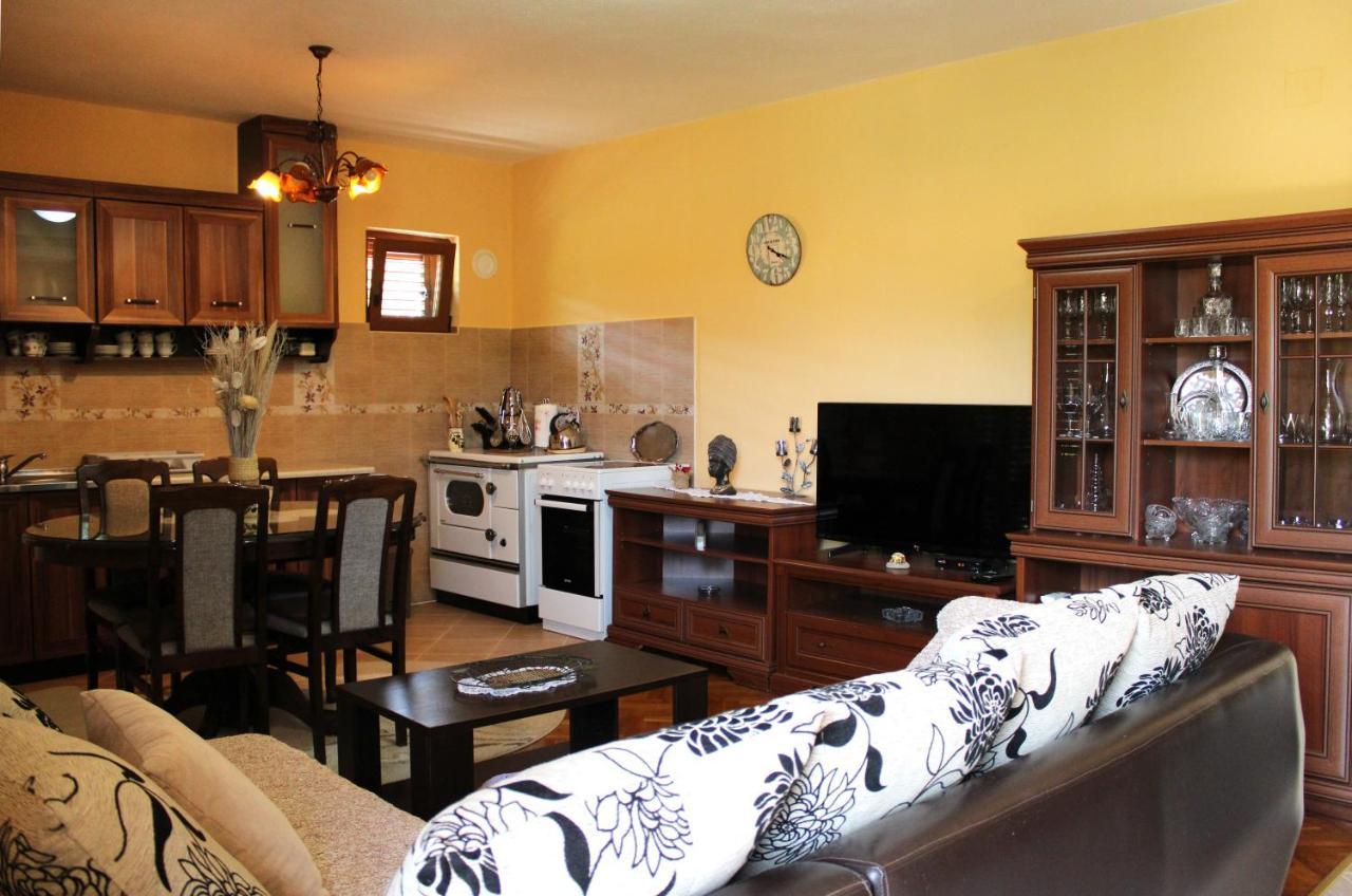 Holiday Home Gazevic Virpazar Eksteriør billede